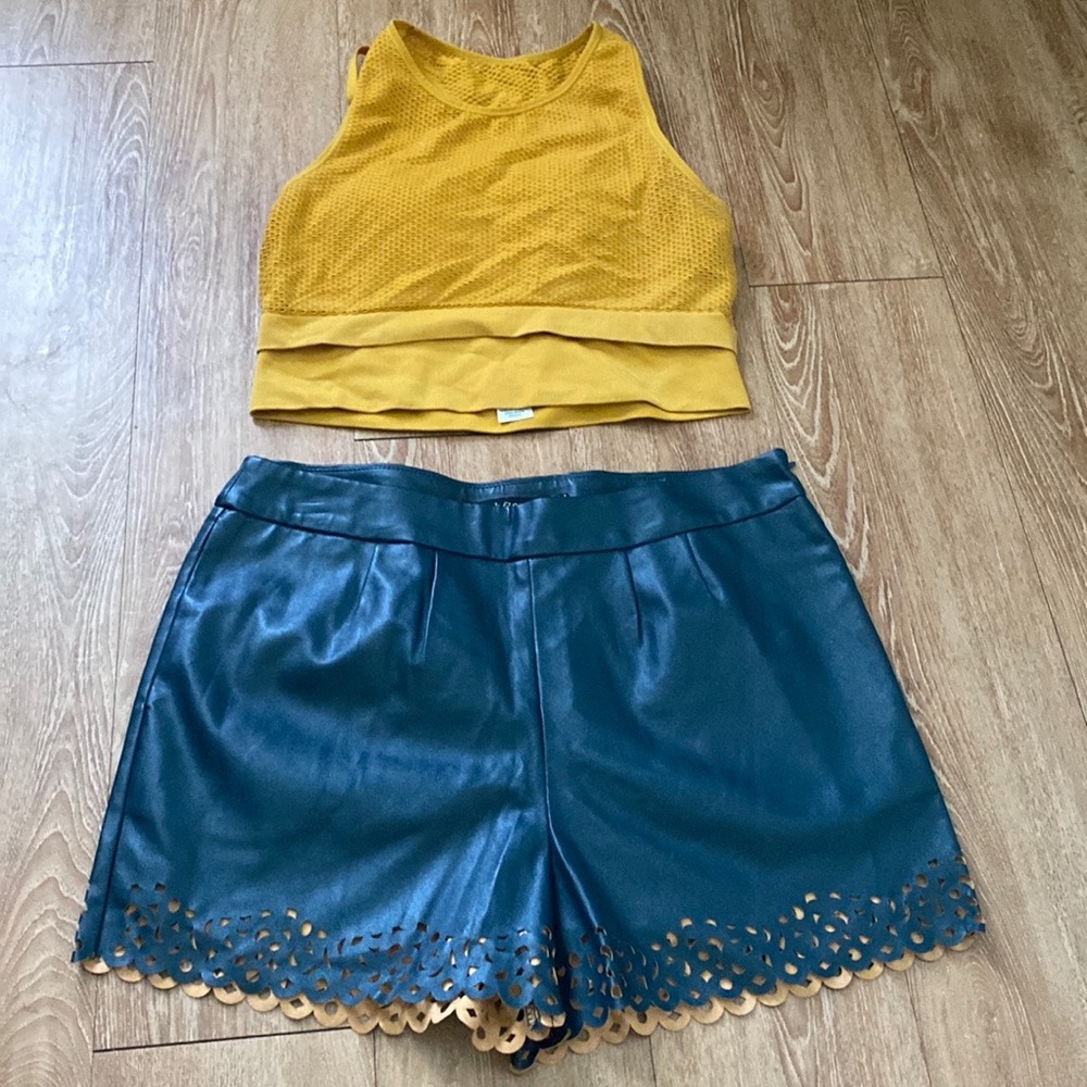 NWT Ark & Co. hunter green vegan leather shorts Size - Medium